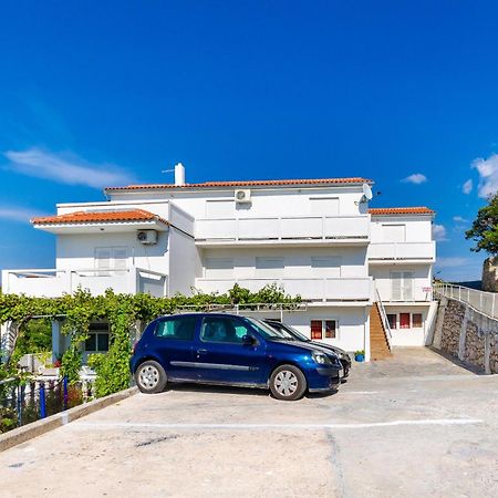Apartments Pela لوبار المظهر الخارجي الصورة