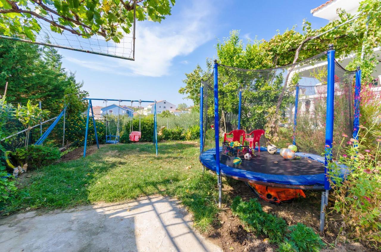 Apartments Pela لوبار المظهر الخارجي الصورة