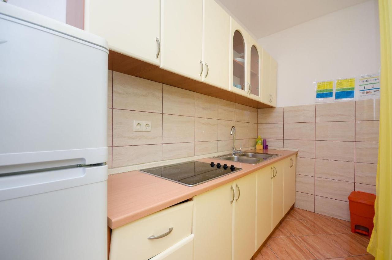 Apartments Pela لوبار المظهر الخارجي الصورة