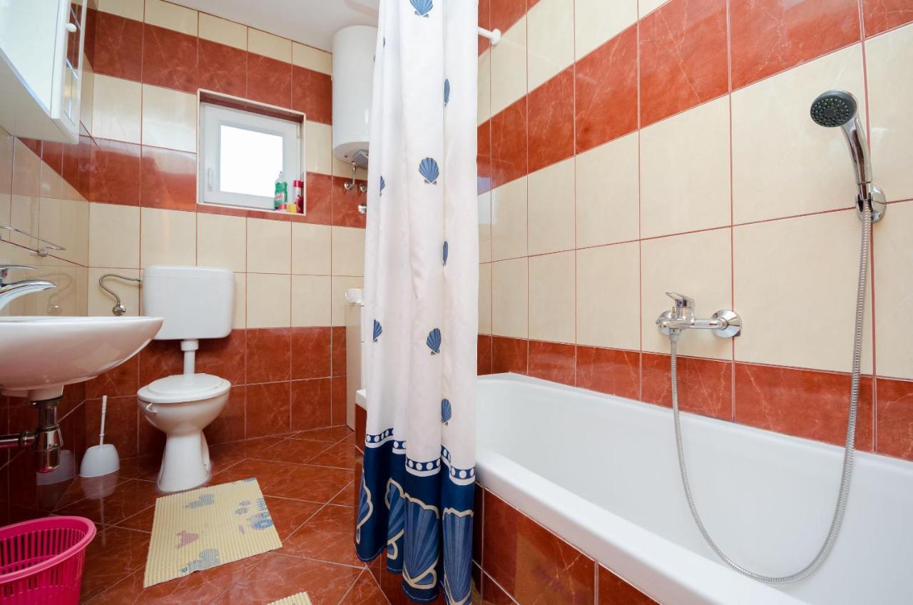Apartments Pela لوبار المظهر الخارجي الصورة