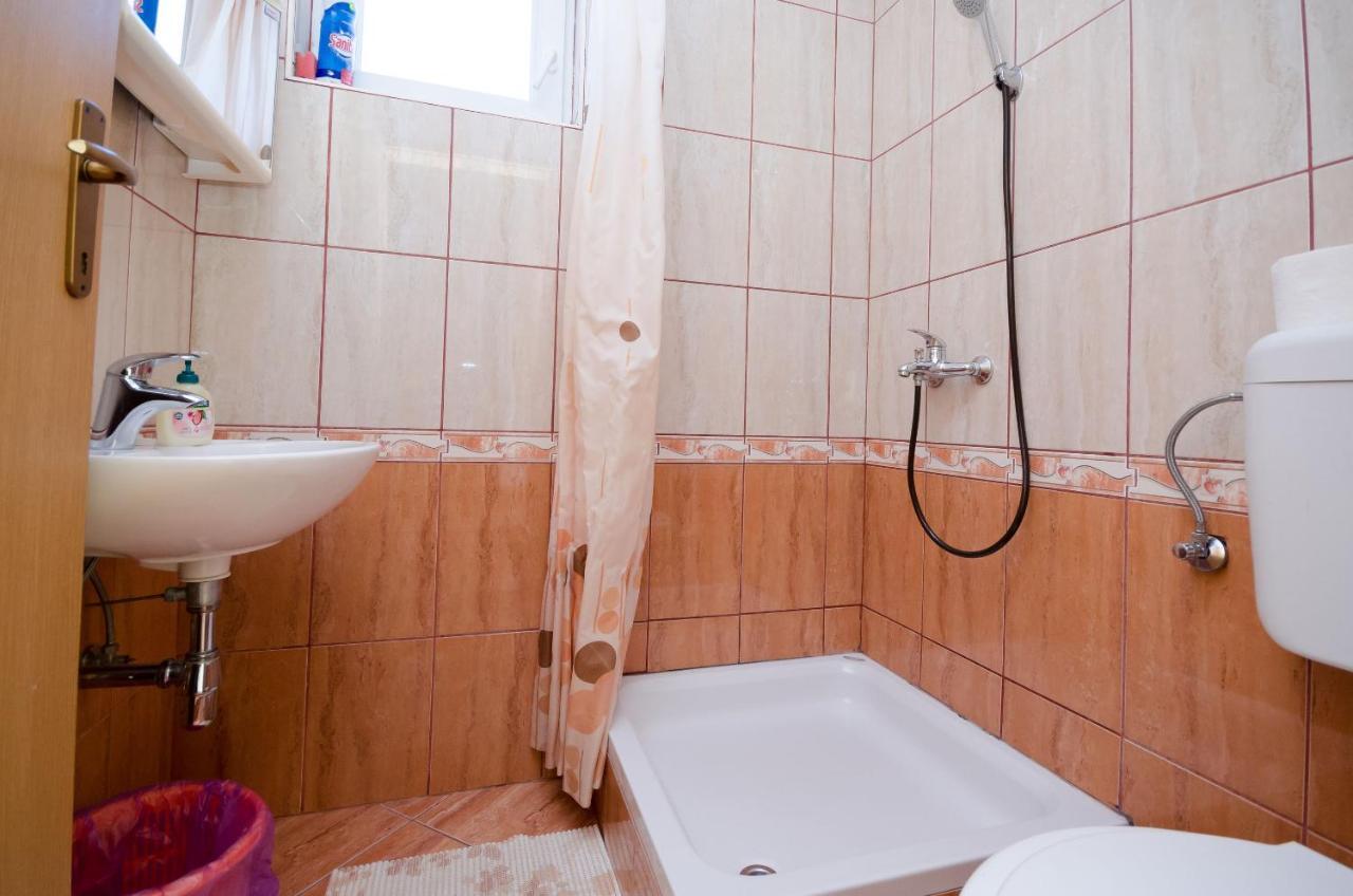 Apartments Pela لوبار المظهر الخارجي الصورة