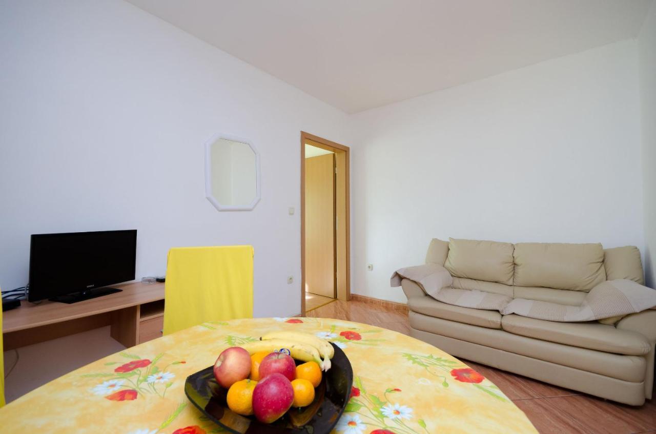 Apartments Pela لوبار المظهر الخارجي الصورة