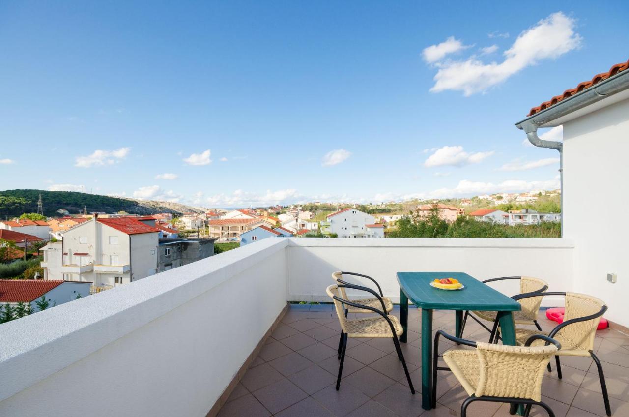 Apartments Pela لوبار المظهر الخارجي الصورة