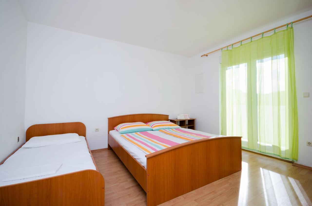 Apartments Pela لوبار المظهر الخارجي الصورة