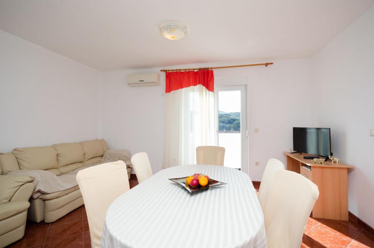 Apartments Pela لوبار المظهر الخارجي الصورة