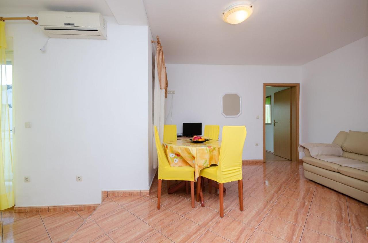 Apartments Pela لوبار المظهر الخارجي الصورة