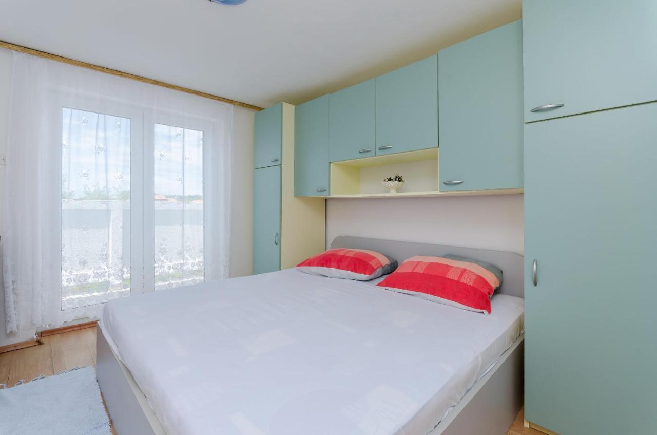 Apartments Pela لوبار المظهر الخارجي الصورة
