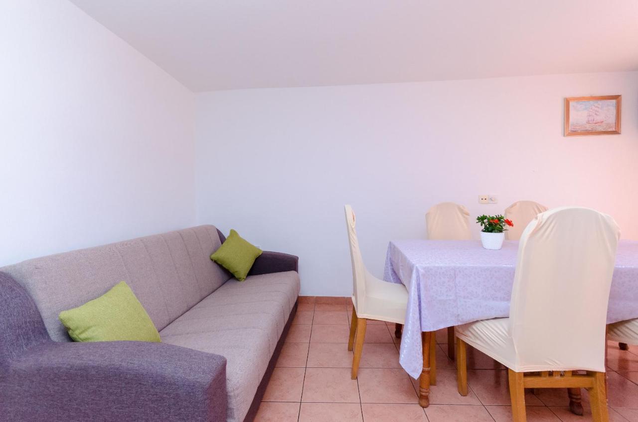 Apartments Pela لوبار المظهر الخارجي الصورة