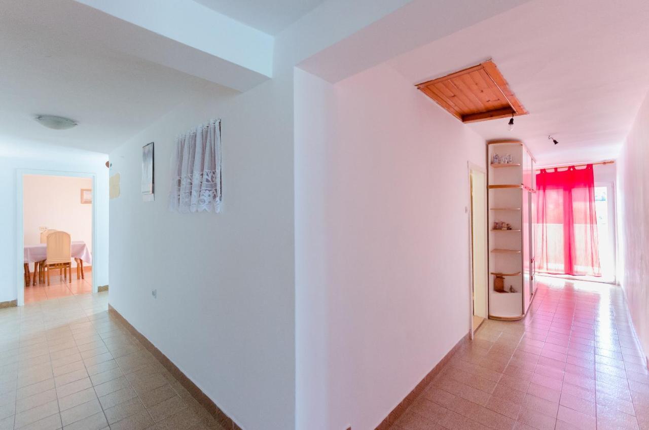 Apartments Pela لوبار المظهر الخارجي الصورة