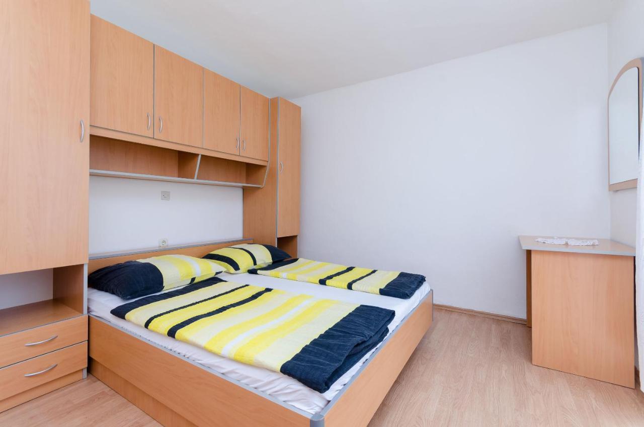 Apartments Pela لوبار المظهر الخارجي الصورة